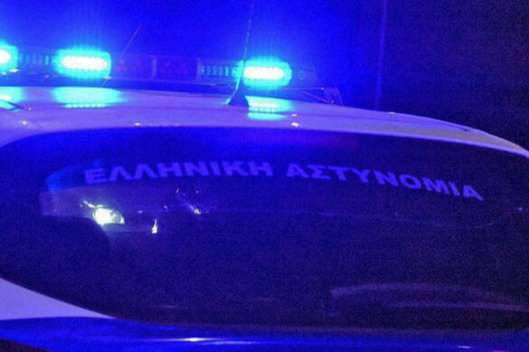 Θρίλερ στο κέντρο της Αθήνας με νεκρή σε ακάλυπτο πολυκατοικίας