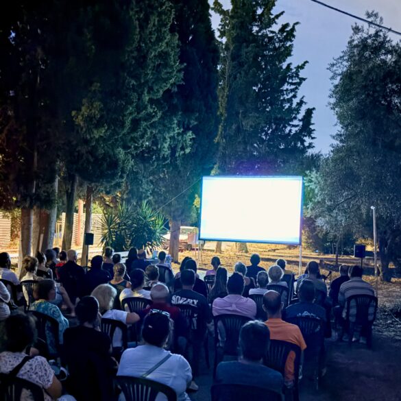 «Ο έρωτας ανάχωμα στη μοναξιά» – Στο Κάτω Καστρίτσι την Κυριακή τα «Πεσμένα φύλλα»