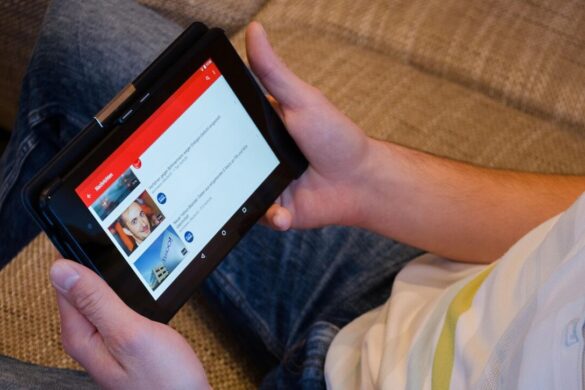 Οι άνθρωποι μπαίνουν σε «monk mode» για να περιορίσουν τη χρήση των μέσων κοινωνικής δικτύωσης