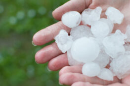 Καιρός: Χιόνια, χαλάζι και ηλεκτρικές καταιγίδες – Τι να περιμένουμε από 1η Μαΐου και για 72 ώρες