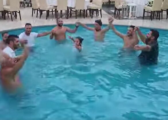 «Ησαΐα κολύμπα!»: Χαμός σε γάμο, όπου νύφη, γαμπρός και καλεσμένοι κατέληξαν στην πισίνα