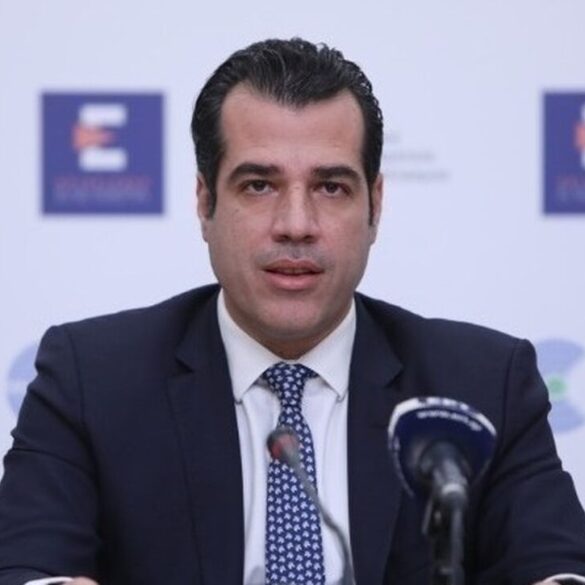 Κόντρα στη Βουλή για τη νέα δομή μεταναστών στο Ηράκλειο με τον Πλεύρη