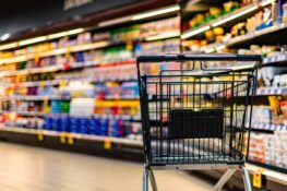 ΟΠΕΚΑ: Νέα vouchers για τρόφιμα – Πώς θα εξαργυρώνονται