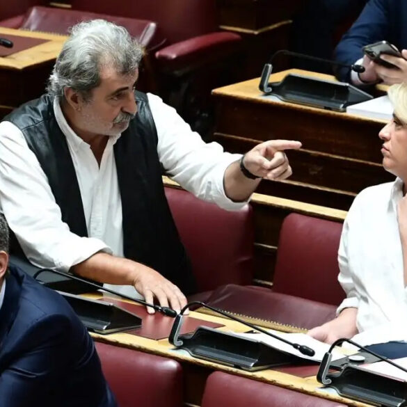 Ο Πολάκης ζητά από την Δούρου να αποσυρθεί από την κούρσα για την ηγεσία του ΣΥΡΙΖΑ