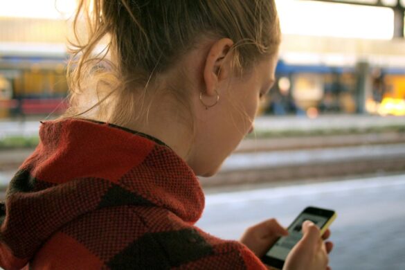 Η Πολωνία σχεδιάζει την απαγόρευση των social media για παιδιά κάτω των 15 ετών