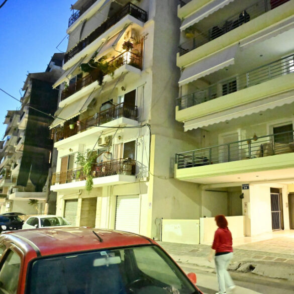 Πειραιάς: “Ήμουν στο μπάνιο” κατέθεσε ο σύντροφος της 24χρονης που έπεσε από τον 7ο όροφο πολυκατοικίας
