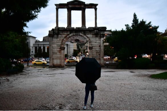 Καιρός: «Χαλάει» το σαββατοκύριακο – Πού περιμένουμε βροχές και κρύο