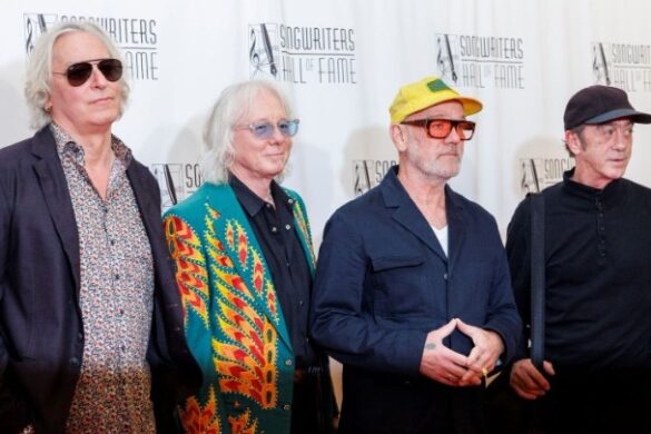 R.E.M.: Mε νέο βίντεο του “I Believe” ενθαρρύνουν τους πολίτες των Η.Π.Α. να ψηφίσουν