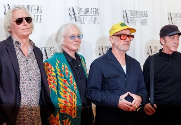 R.E.M.: Mε νέο βίντεο του “I Believe” ενθαρρύνουν τους πολίτες των Η.Π.Α. να ψηφίσουν