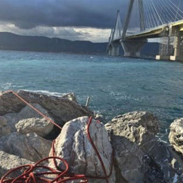 Πάτρα: Ριώτες αντιδρούν στην τοποθέτηση κιγκλιδώματος και φωτισμού στο έργο ανάπλασης της παραλίας