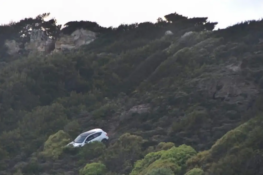 Ρόδος: Προσπάθησε να ρίξει αυτοκίνητο σε γκρεμό, έχοντας μέσα σύζυγο και παιδί