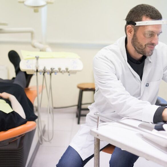 ΑΠΘ: Ρομπότ και τεχνητή νοημοσύνη στο «πλευρό» των οδοντιάτρων