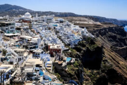 Στον «αέρα» η κρουαζιέρα στη Σαντορίνη μετά την αποχή των τουριστικών λεωφορείων