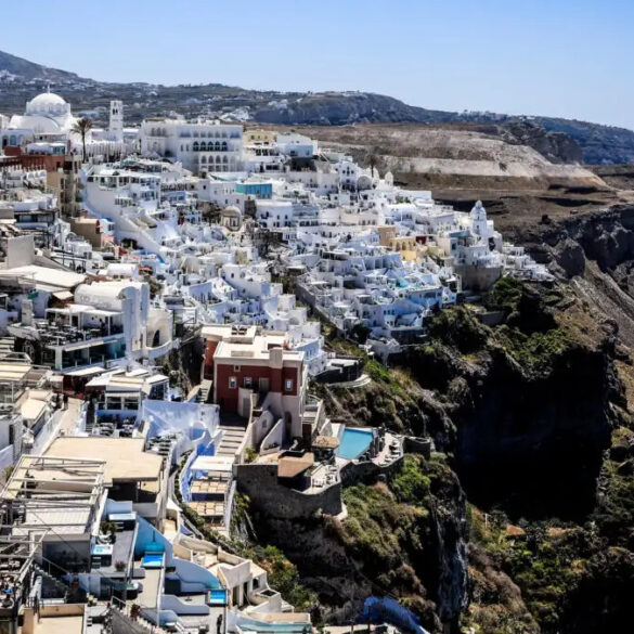 Στον «αέρα» η κρουαζιέρα στη Σαντορίνη μετά την αποχή των τουριστικών λεωφορείων