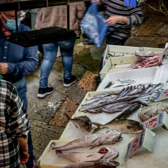 Ακρίβεια: «Αλμυρό» το σαρακοστιανό τραπέζι – Τσουχτερές αυξήσεις έως και 6 ευρώ στα θαλασσινά