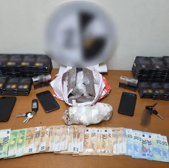 Σύλληψη 32χρονου για ναρκωτικά στην περιοχή των Ζαρουχλεΐκων – Βρέθηκε μεγάλο χρηματικό ποσό στο σπίτι του