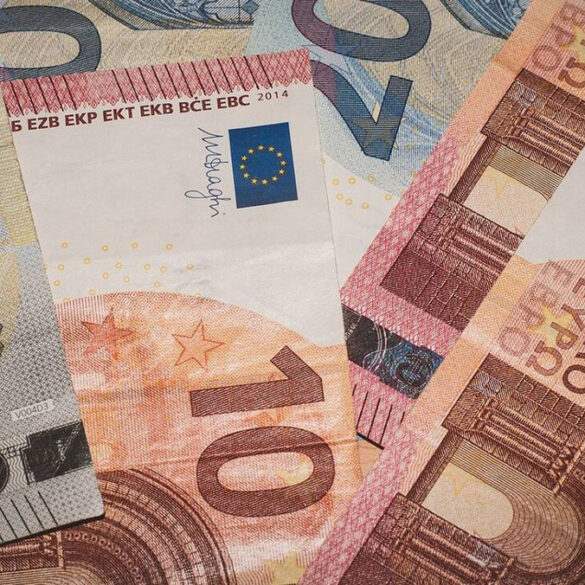 Φοροεκπτώσεις για e-αποδείξεις από επαγγελματίες