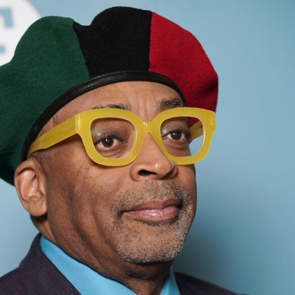 Χρυσά Nike Air Jordan που φορέθηκαν από τον Spike Lee πωλήθηκαν για καλό σκοπό