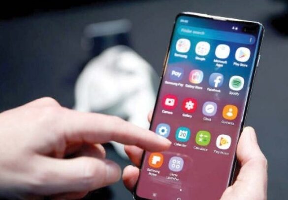 Έρευνα Pandas & ELTRUN: 8 στους 10 Έλληνες δηλώνουν πως τα smartphones που δεν χρησιμοποιούν, καταλήγουν ξεχασμένα σε ένα συρτάρι