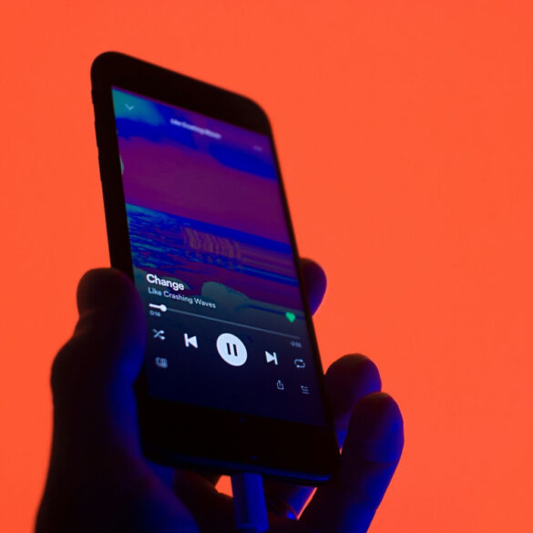 Το Spotify βάζει «φρένο» στους AI καλλιτέχνες – Τι αλλάζει στις playlists