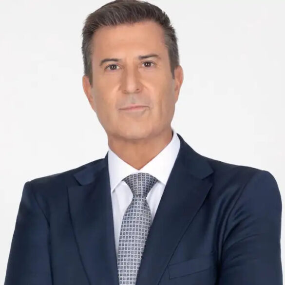 Ο Παναγιώτης Στάθης στην παρουσίαση του κεντρικού δελτίου ειδήσεων της ΕΡΤ1