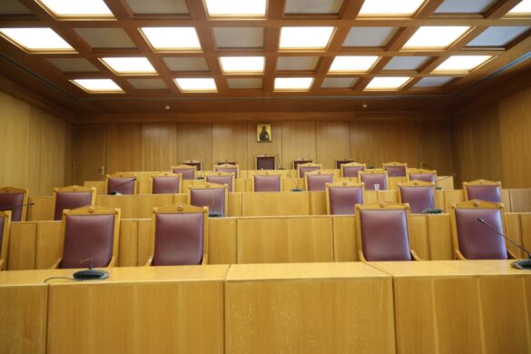 ΣτΕ: Συνταγματικός ο γάμος των ομόφυλων ζευγαριών και το δικαίωμα στην υιοθεσία ανηλίκου