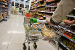 Ακρίβεια: Ποιά μέτρα βρίσκονται στο τραπέζι λόγω Μέσης Ανατολής