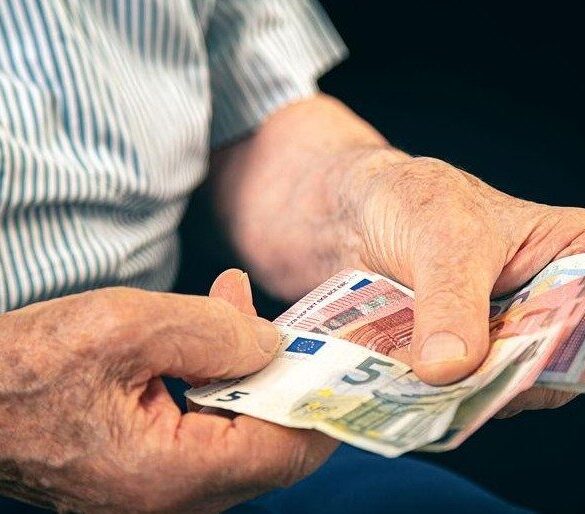 Μισή 13η σύνταξη αντί για επίδομα 300 ευρώ – Το νέο σενάριο για τους συνταξιούχους