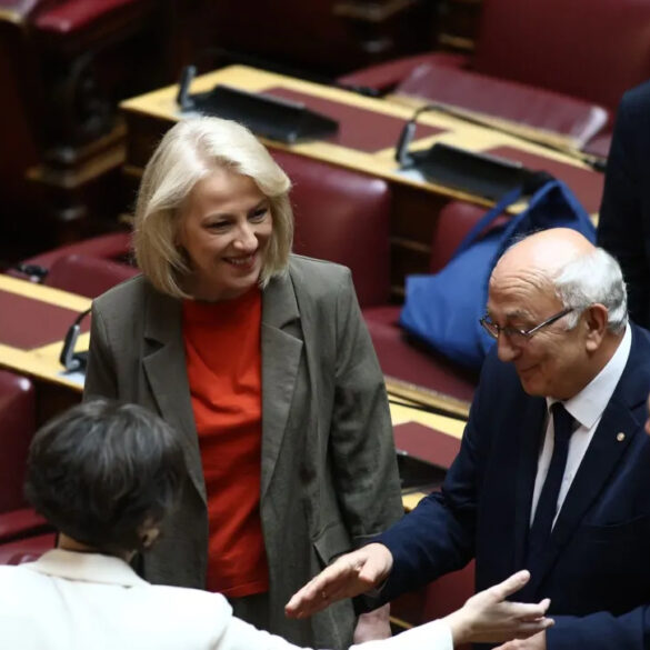 Νέοι βουλευτές ΣΥΡΙΖΑ οι Ακριώτου και Καριπίδης – Εντεκαμελής η ΚΟ