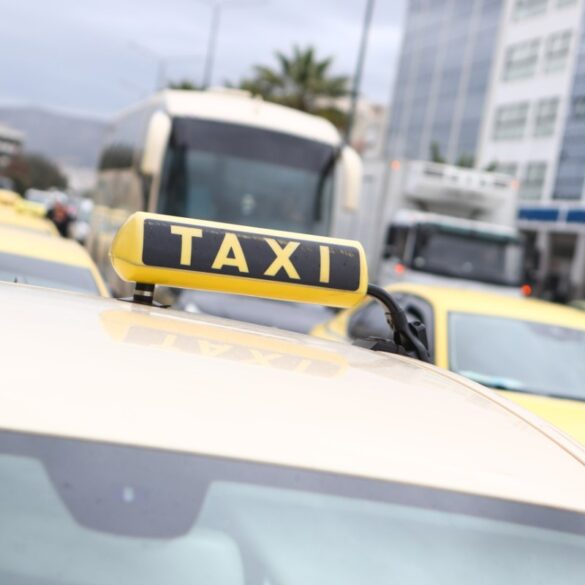 Συνελήφθη οδηγός ταξί για 56 διπλές ταρίφες στο κέντρο της Αθήνας