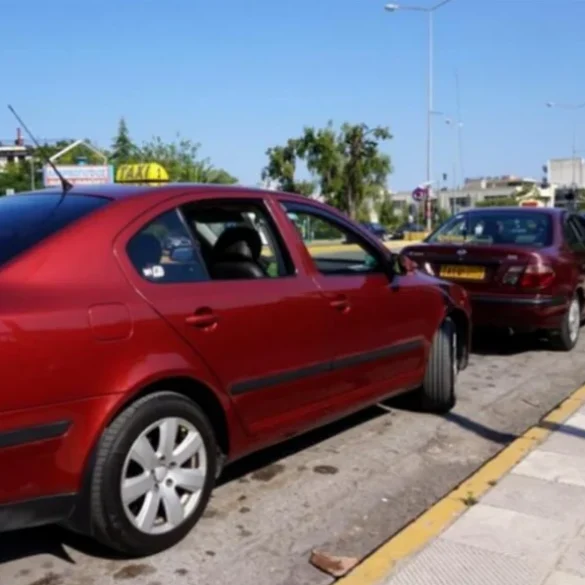 Πάτρα: Ταξί ανέβηκε σε πεζοδρόμιο και διέλυσε κολώνα του ΟΤΕ