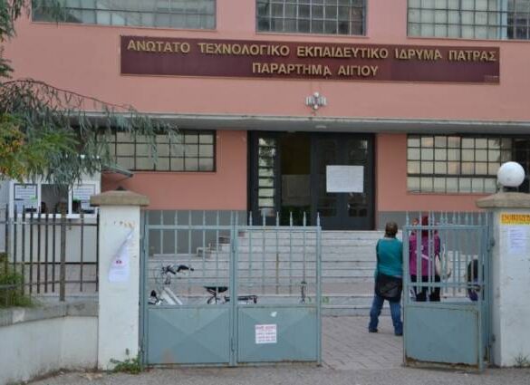 Αίγιο: Απέκλεισαν την είσοδο του ΑΕΙ με λεωφορείο – Σήμερα η μετακόμιση της Φυσικοθεραπείας στην Πάτρα