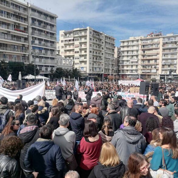 “Δεν Ξεχνάμε τα Τέμπη”: Οι φοιτητές και οι μαθητές της Πάτρας στους δρόμους