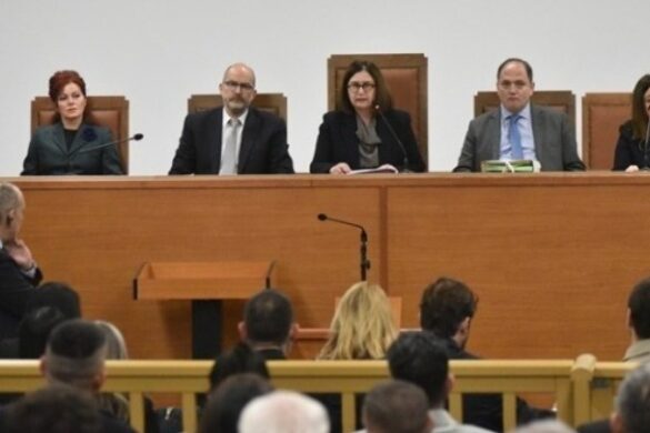 Δίκη για τα Τέμπη: Δεκτή η δήλωση αποχής της προέδρου στη δίκη για τα βίντεο