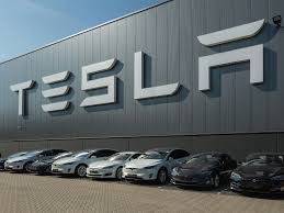 Πάτωσαν οι πωλήσεις της Tesla στην Ευρώπη μετά τις εμπρηστικές παρεμβάσεις Μασκ