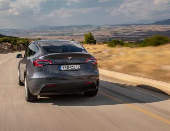 Η Tesla παρέδωσε… λειψά αυτοκίνητα σε ανυποψίαστους ιδιοκτήτες!