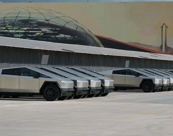 Η Tesla χάνει τον τίτλο του μεγαλύτερου κατασκευαστή ηλεκτρικών οχημάτων – Ποιος την κατατρόπωσε