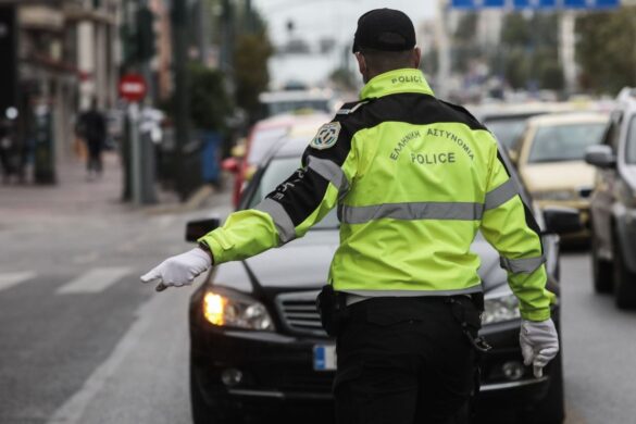Θεσσαλονίκη: Συνελήφθη οδηγός φορτηγού που επιχείρησε να χρηματίσει αστινομικούς για να γλιτώσει τις κλήσεις