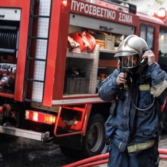Θεσσαλονίκη: Φωτιά σε διαμέρισμα – Στο νοσοκομείο δύο άτομα με αναπνευστικά προβλήματα