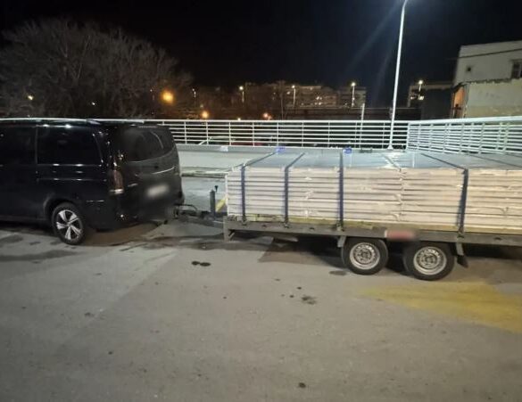 Θεσσαλονίκη: Έκρυβε σε τρέιλερ με κουφώματα χιλιάδες λαθραία τσιγάρα – Σύλληψη 59χρονου