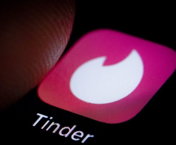 Tinder: Επανέρχεται το ραντεβού στα τυφλά