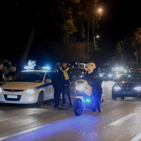 ΠΑΤΡΑ-Επίθεση στην Πλατεία Αγίας Τριάδας: Γυναίκα Καταλήγει στο Νοσοκομείο μετά από Ληστεία