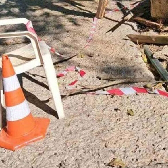 Τροχαίο στην Αχαΐα: ΙΧ γκρέμισε κολώνες και κατέληξε σε φράχτη – Άφαντος ο οδηγός