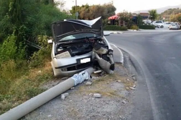 Δυτική Ελλάδα: ΙΧ καρφώθηκε σε κολώνα