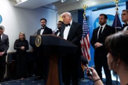 Ένοπλος επιχείρησε να εισβάλει σε δεξίωση στην οποία παρευρισκόταν ο Ντ. Τραμπ