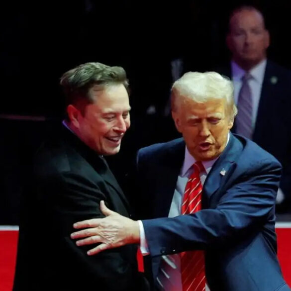 Ο Τραμπ αγοράζει μετοχές της SpaceX του Έλον Μασκ