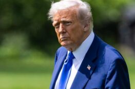 Σε κυκλοφορία τον Ιούλιο συλλεκτικά διαβατήρια με το πορτρέτο του Ντόναλντ Τραμπ