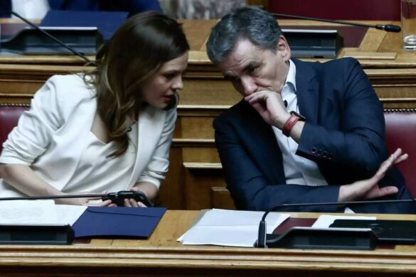Στήριξη Αχτσιόγλου από Τσακαλώτο με πολλές αιχμές σε βάρος Κασσελάκη