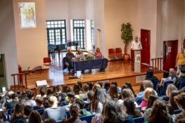 Ο Άγγελος Τσιγκρής μίλησε στο Αίγιο για τη σχολική βία και τον εκφοβισμό