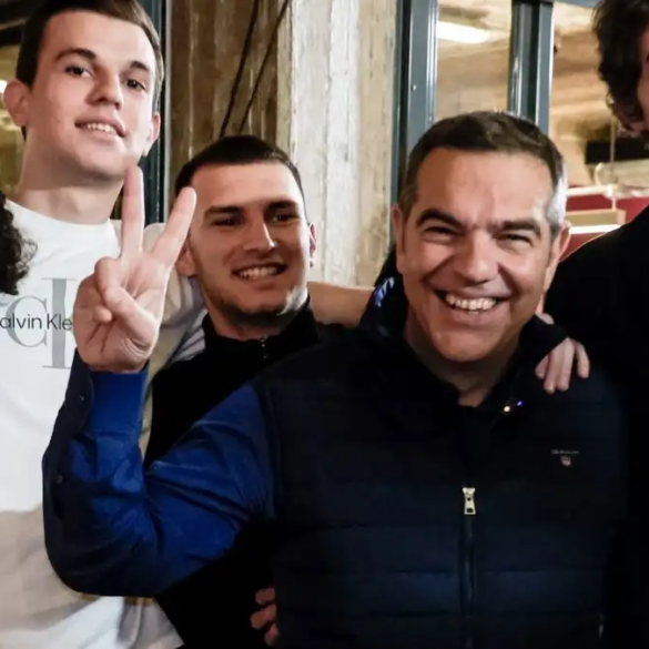 Αλέξης Τσίπρας: Το όνομα που προτείνουν νέοι για το κόμμα του